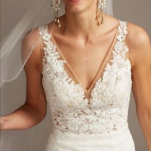 NEVER WORN- FLORAL LACE WEDDING DRESS